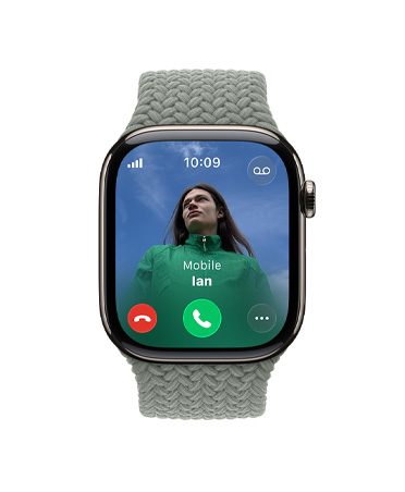 Apple?Watch?Series?11, φυσικ? χρ?μα, κ?σα απ? τιτ?νιο, εισερχ?μενη κλ?ση, φωτογραφ?α επαφ??, κουμπι? αποδοχ?? και απ?ρριψη? κλ?σεων, εξωτερικ? δεξι? πλα?ν? ?ψη, Digital?Crown, λουρ?κι, πρασινογκρ? Braided Solo Loop