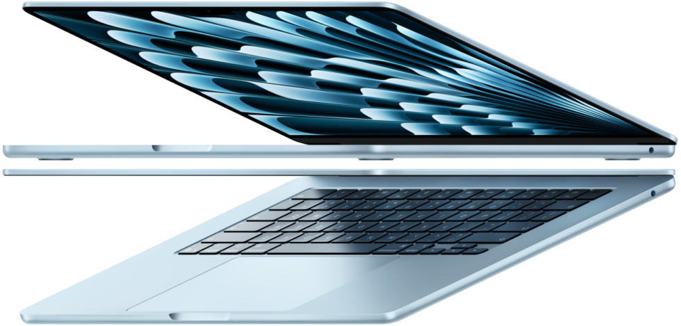 Két felnyitott égkék MacBook Air laptop nyíl alakot formáz, kiemelve, hogy mennyire vékonyak